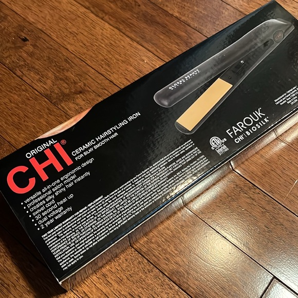 Chi Ceramic Hairstyling Iron - Picture 2 of 3